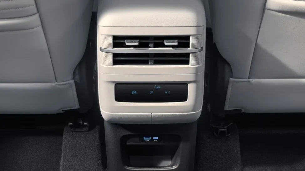 自研音響、可外接平板電腦，比亞迪方程豹鈦7更多內飾官圖公布