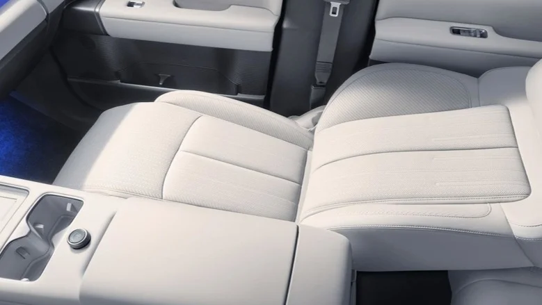 自研音響、可外接平板電腦，比亞迪方程豹鈦7更多內飾官圖公布