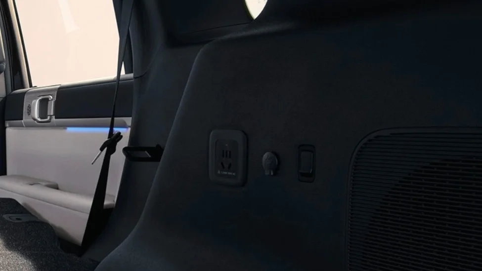 自研音響、可外接平板電腦，比亞迪方程豹鈦7更多內飾官圖公布