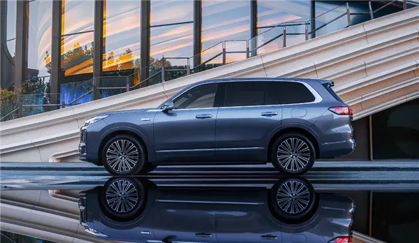 5米2全尺寸SUV殺入20萬內！吉利銀河M9預售：19.38萬元起