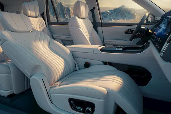 5米2全尺寸SUV殺入20萬內！吉利銀河M9預售：19.38萬元起